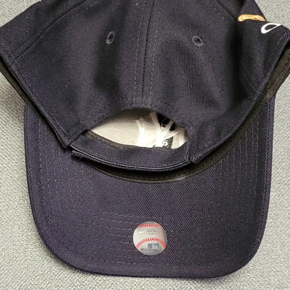 *HOST PICK* NWOT NY Yankies/Oris Adjustable Ball Hat Great Valentine's Gift - Picture 3 of 4